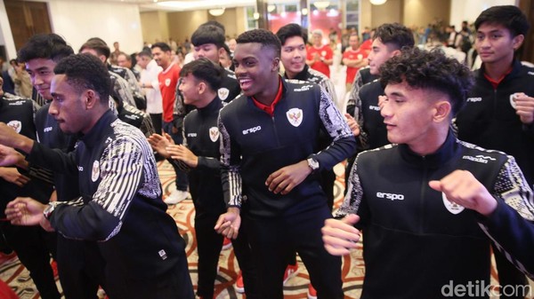 Potret Pemain Timnas Indonesia U-19 Asyik Joget Maumere