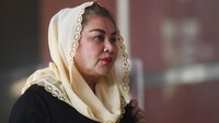 Wali Kota Semarang Hevearita Gunaryanti Rahayu bersiap menjalani pemeriksaan di gedung Merah Putih KPK, Jakarta, Kamis (1/8/2024).
