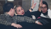 Dalam kasus ini, KPK telah menetapkan empat orang sebagai tersangka. Tessa mengatakan pihaknya telah mengirimkan surat pemberitahuan dimulainya penyidikan (SPDP) kepada para tersangka.  
