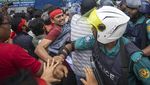 Ramai-ramai Warga Bangladesh Kenang Korban Tewas Protes Kuota PNS