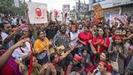 Ramai-ramai Warga Bangladesh Kenang Korban Tewas Protes Kuota PNS
