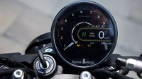 Fiturnya juga terbilang canggih dan beragam, seperti keberadaan lampu full LED, panel instrumen TFT yang bisa dihubungkan ke ponsel melalui Bluetooth, navigasi Gmaps, mode berkendara, sistem pengereman double cakram dengan antilock braking system (ABS) dual kanal dan masih banyak lagi. Foto: Doc. Royal Enfield