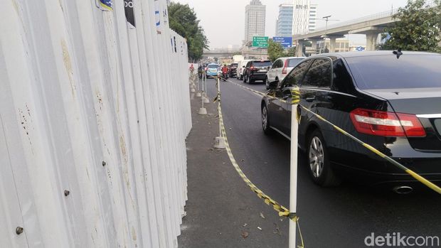 Ruang untuk pejalan kaki selama revitalisasi trotoar Jalan MT Haryono. (Ammar/detikcom)
