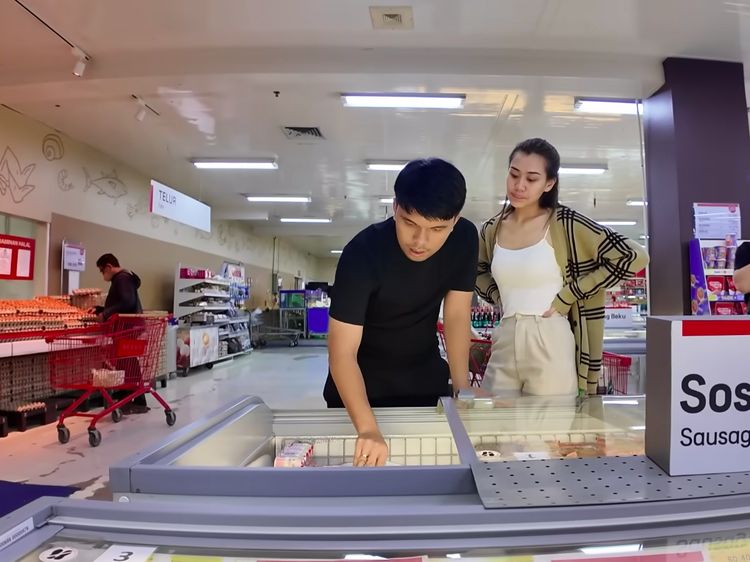 Sah jadi Pasutri, Thariq Halilintar dan Aaliyah Massaid Belanja Bahan Makanan