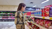 Aaliyah mengatakan bahwa stok makanan untuk di kulkas umum dan di kulkas pribadinya dibedakan, jadi semua orang di rumahnya tetap bisa menikmati camilan. Foto: YouTube Thariq Halilintar