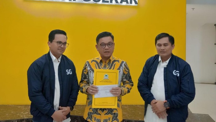 Sahrul Gunawan-Gun Gun Gunawan saat menerima rekomendasi untuk Pilbup Bandung 2024.