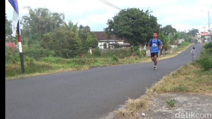 Perjuangan Inspiratif Siswa Yatim Piatu di Jember, Berlari 5 Km Demi Pendidikan