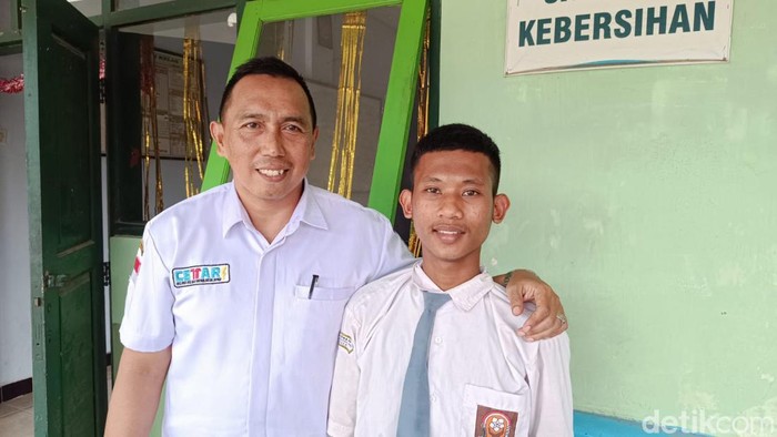 Siswa di Jember harus berlari sejauh 5 kilometer untuk menuju sekolah