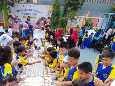 Potret Murid-murid SDN Kalibata 11 Membuat 1.000 Lilin dari Minyak Jelantah