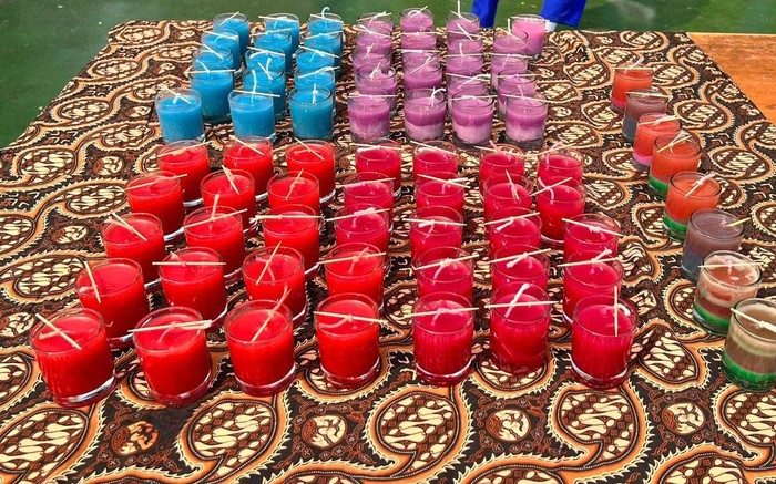 Siswa-siswa SDN Kalibata 11 membuat lilin dari minyak jelantah Siswa-siswa SDN Kalibata 11 membuat lilin dari minyak jelantah