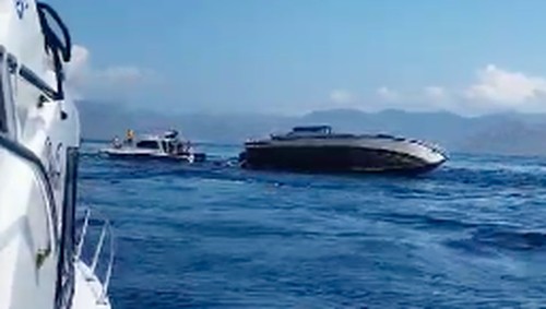 Speedboat atau kapal cepat terbalik saat menuju Pulau Komodo, NTT, Kamis (1/8/2024).