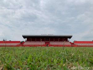 PT LIB Tegur Arema FC gegara Rumput Stadion Soepriadi