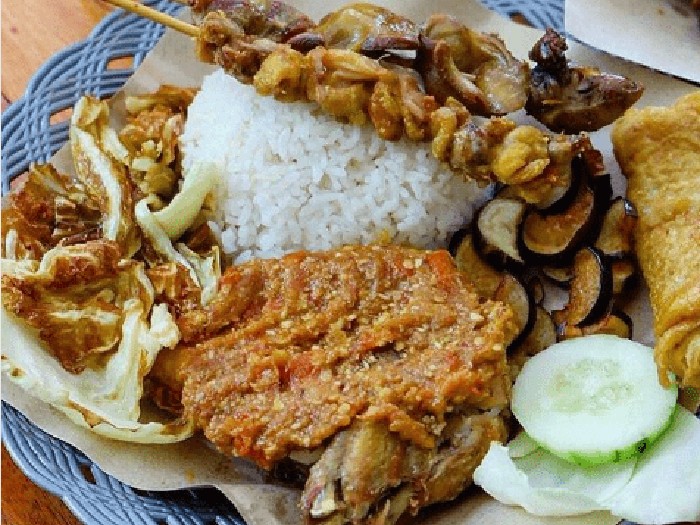 Suka Banget Ayam Gepuk Indonesia, Wanita Ini Buatkan Puisi Cinta