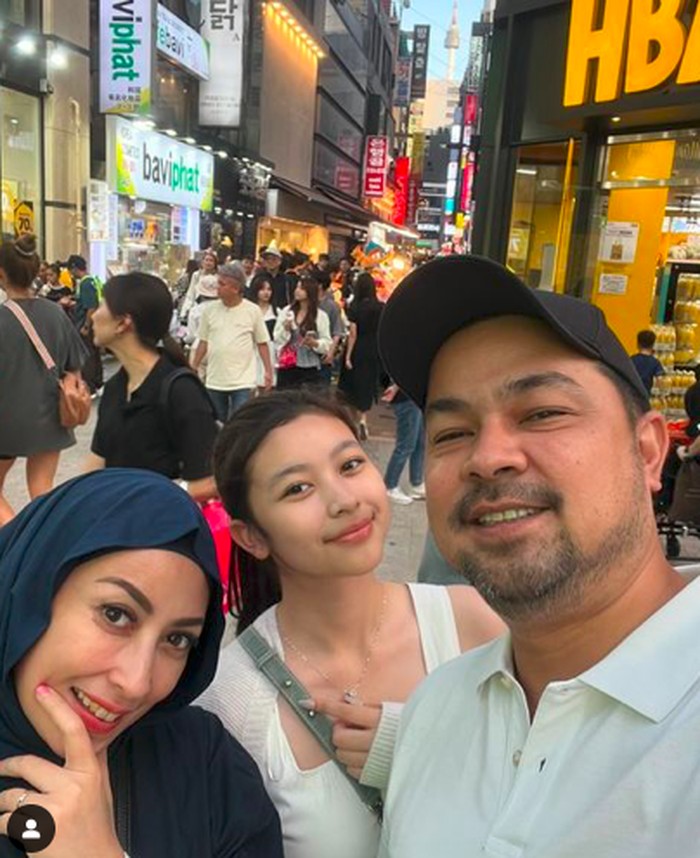 Sultan Djorghi dan Putrinya, Aquene Aziz Kompak Kulineran