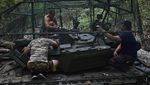 Tentara Garis Depan Ukraina Perkuat Tubuh dengan Alat Seadanya
