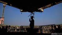 Kepala Sub Divisi Informasi Komunikasi Jakarta Islamic Centre, Paimun Abdul Karim mengungkapkan, alasan kubah yang terbakar belum diperbaiki karena terkendala SP3 dari Polres Metro Jakarta Utara. 