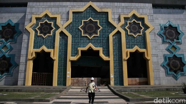 Masjid Jakarta Islamic Center (JIC) terbakar pada Rabu (19/10/2022). Namun hingga kini masjid tersebut belum juga diperbaiki.