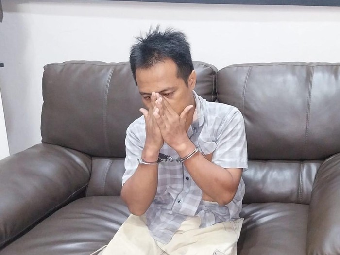 Terpidana Daria saat diamankan Tim Tabur.