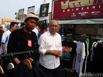 Menkop UKM Teten Masduki Tinjau Pameran Busana di Smesco