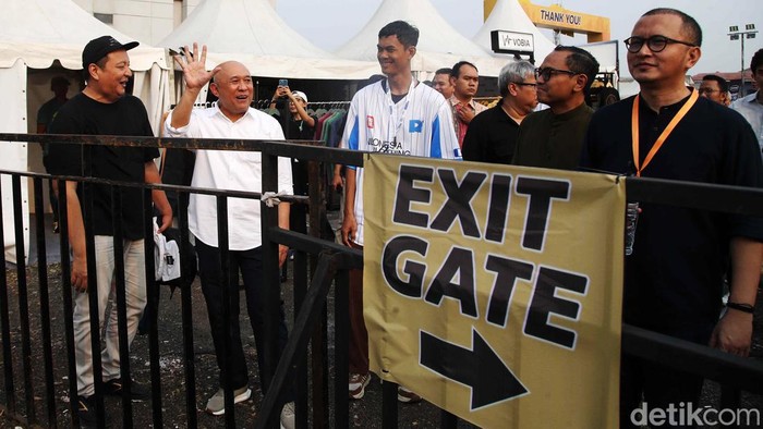 Teten Masduki Tinjau Jakcloth Summer Fest 2024 Menteri Koperasi dan UKM Teten Masduki meninjau pameran Jakcloth Summer Fest di Smesco, Jakarta, Kamis (1/8/2024).