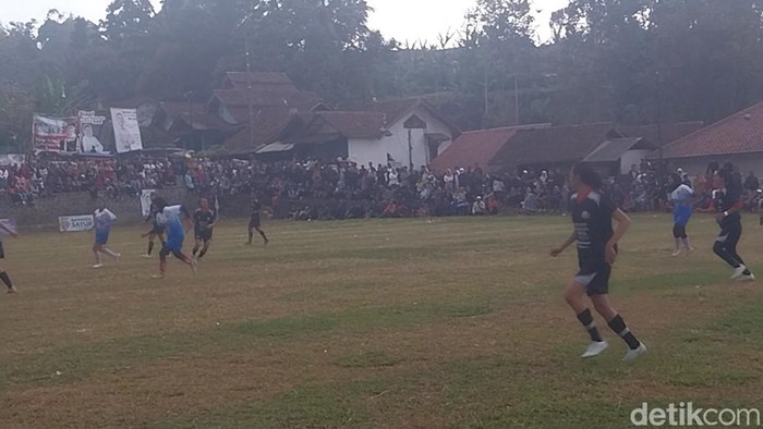 Turnamen sepak bola perempuan di Majalengka.
