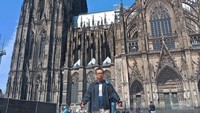 Dom Zu Koln selain merupakan katedral, tempat itu juga adalah simbol ikonik keagungan kota Koln, Jerman.