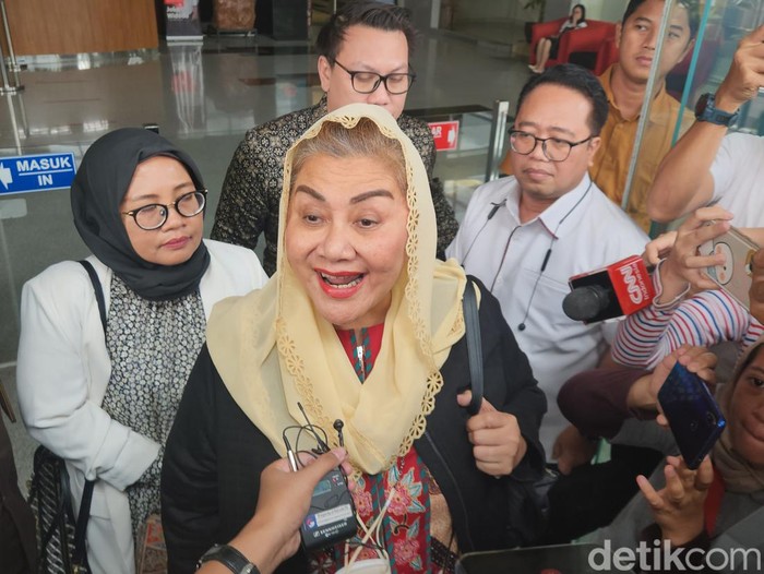 Wali Kota Semarang Hevearita Gunaryanti Rahayu atau Mbak Ita. Momen saat dia selesai diperiksa KPK di Jakarta, 1 Agustus 2024. (Adrial Akbar/detikcom)