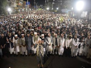 Warga Pakistan Gelar Salat Gaib untuk Pemimpin Hamas Ismail Haniyeh