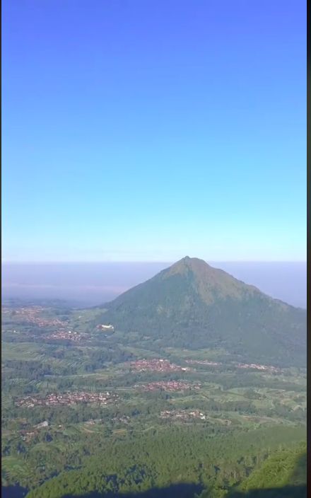 Wow! Warung Soto Ini Punya Panorama 5 Gunung Cantik di Pulau Jawa