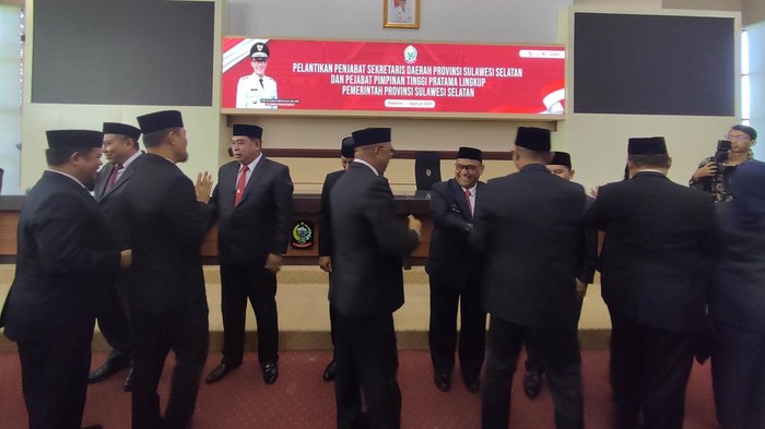 Pj Gubernur Sulawesi Selatan (Sulsel) Zudan Arif Fakrulloh melantik sejumlah pejabat tinggi pratama lingkup Pemprov Sulsel.