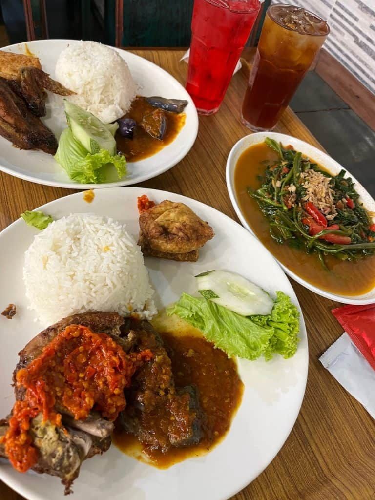 5 Tempat Makan Indonesia Ini Jadi Favorit Warga Lokal di Malaysia
