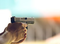 Pengemudi Yaris Pamer Senjata Mirip Pistol, Diduga Gegara Tak Terima Disalip
