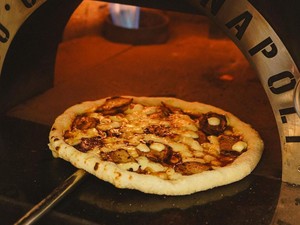 Tempat Instagramable buat Cicipi Pizza Italia di Kota Hujan