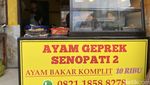 Murah Enak! Ayam Geprek Pake Nasi di Sini Cuma Rp 10.000