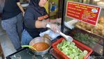 Murah Enak! Ayam Geprek Pake Nasi di Sini Cuma Rp 10.000