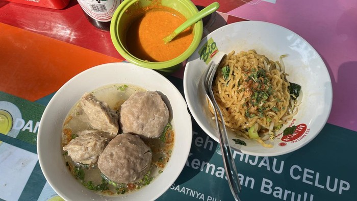 Bakso Slowy di Jalan Gudang Selatan, Bandung