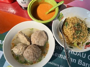 Bakso Slowy Bandung, Viral dengan Nama yang Unik dan Rasa Ciamik
