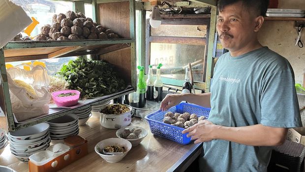 Bakso Slowy di Jalan Gudang Selatan, Bandung