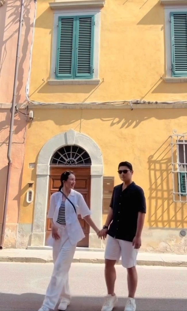 Keduanya juga sempat membuat konten fit check bersama. Pasutri baru itu terlihat begitu serasi dan romantis. Foto: Instagram/@bebytsabina