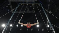 Xiao Ruoteng, dari Tiongkok, beraksi di atas ring selama final senam artistik putra di Bercy Arena pada Olimpiade Musim Panas 2024, Rabu, 31 Juli 2024, di Paris, Prancis. AP/Abbie Parr