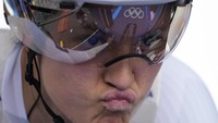 Chloe Dygert, dari Amerika Serikat, bersiap untuk memulai pertandingan uji waktu balap sepeda putri, di Olimpiade Musim Panas 2024, Sabtu, 27 Juli 2024, di Paris, Prancis. AP/Ricardo Mazalan
