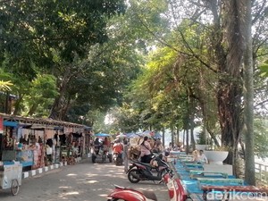 Merasakan Udara Sejuk Sembari Kulineran di Danau Setu Babakan