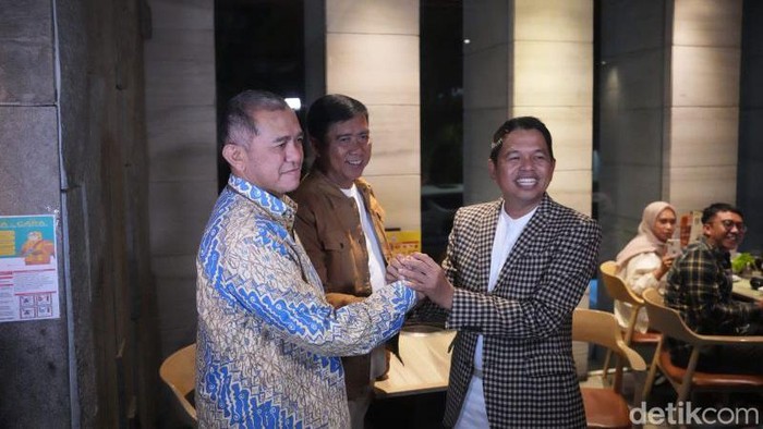 Dedi Mulyadi saat menerima pinangan Golkar untuk maju pada Pilkada Jabar 2024 (ANTARA/HO- Dokumentasi)