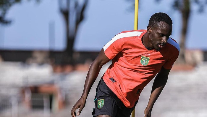 Striker Persebaya Flavio Silva