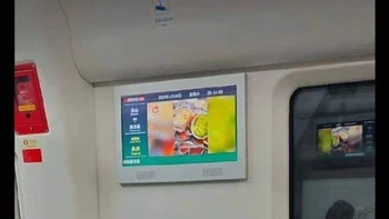 Pantulan lutut orang di belakang malah seperti pantat orang di depannya. rFoto: Reddit