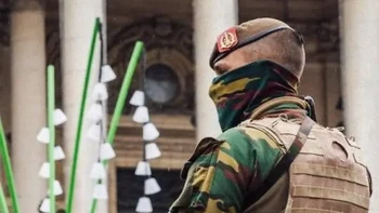 Helm bikin ilusi pantat. Foto: Reddit