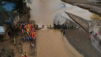 Ribuan personel Angkatan Darat India, Angkatan Udara India, Angkatan Laut India, Pasukan Tanggap Bencana Nasional, badan penanggulangan bencana tingkat negara bagian, polisi setempat, dokter, tim medis, dan pejabat pemerintah daerah lainnya telah dikerahkan untuk melaksanakan pekerjaan penyelamatan, dan juga memberikan bantuan dan dukungan kepada para penyintas.