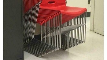 Chair.exe has stopped working. Foto: Photo_Shop_Beast via Bored Panda