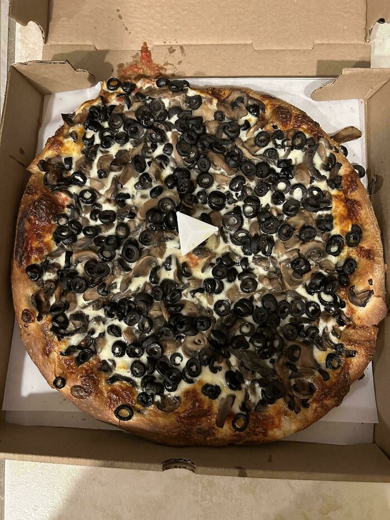 Tidak bisa sekali saja untuk mengamati foto-foto berikut ini. Kalau nggak fokus, sudah pasti salah tangkap.