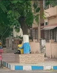 Tidak bisa sekali saja untuk mengamati foto-foto berikut ini. Kalau nggak fokus, sudah pasti salah tangkap.